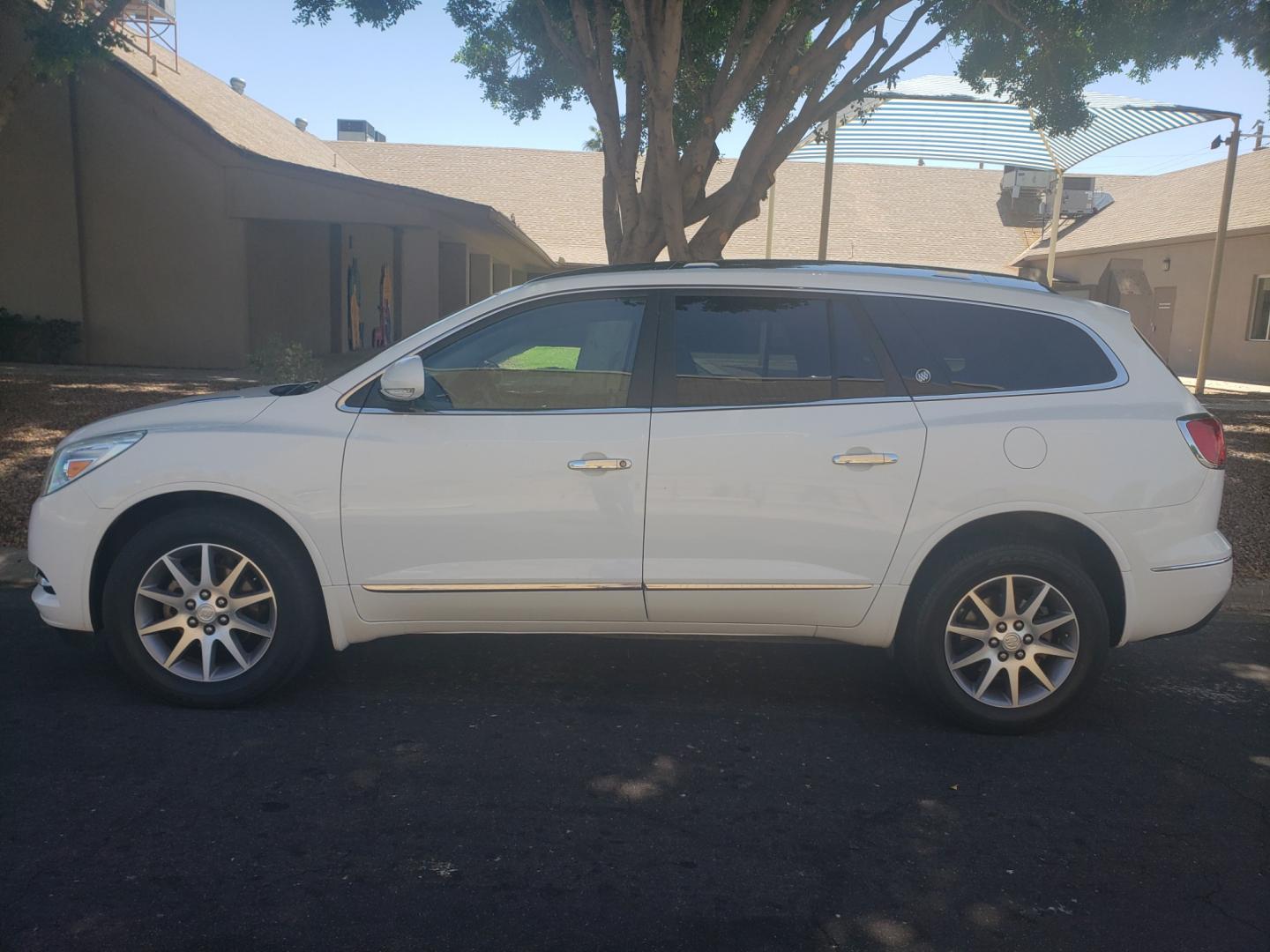 2017 WHITE /gray Buick Enclave (5GAKRBKD3HJ) with an 3.6L V6 DOHC 24V engine, 6-Speed Automatic transmission, located at 323 E Dunlap Ave., Phoenix, AZ, 85020, (602) 331-9000, 33.567677, -112.069000 - 2017 Buick Enclave,....... EXCELLENT condition, Ice Cold A/C, Clean Gray interior with Gray leather seats in near perfect condition, 3RD row seating, Rear AC, New brakes, Tune up, Touch screen Stereo/CD Player, Bluetooth, Phone sync, Backuup camera, Satellite compatible, Gorgeous tinted sunroof,This - Photo#6